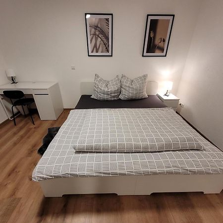 Living Flat, Eine Wohnung Mit Zwei Schlafzimmern Und Balkon Schorndorf  Eksteriør billede