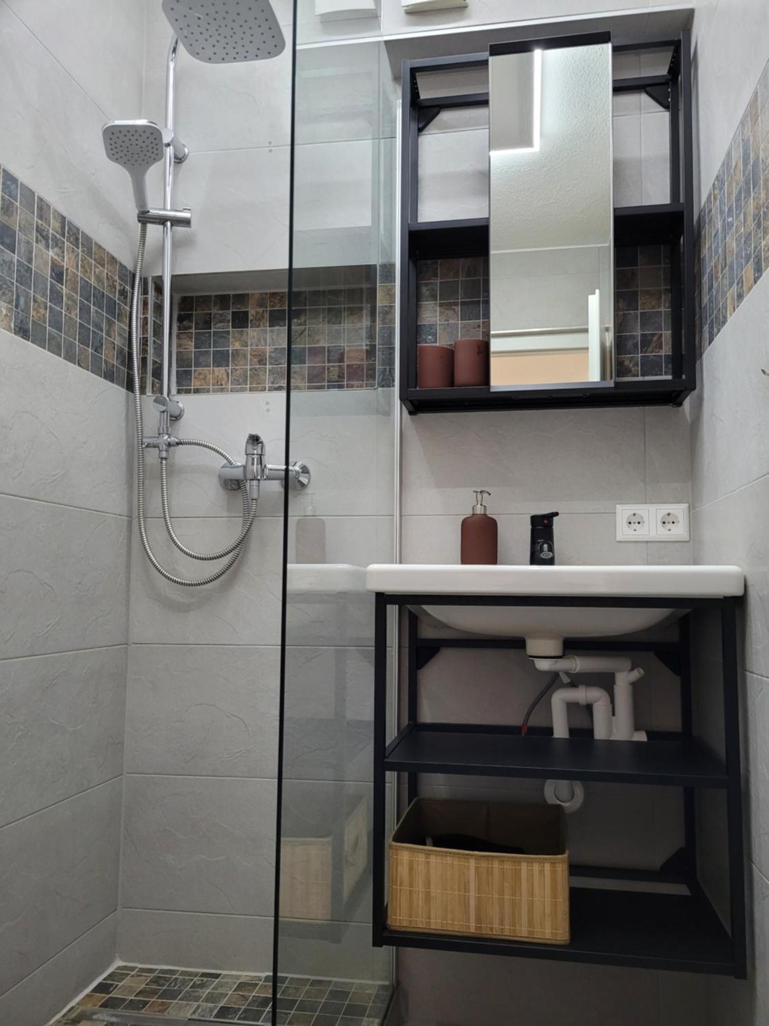 Living Flat, Eine Wohnung Mit Zwei Schlafzimmern Und Balkon Schorndorf  Eksteriør billede