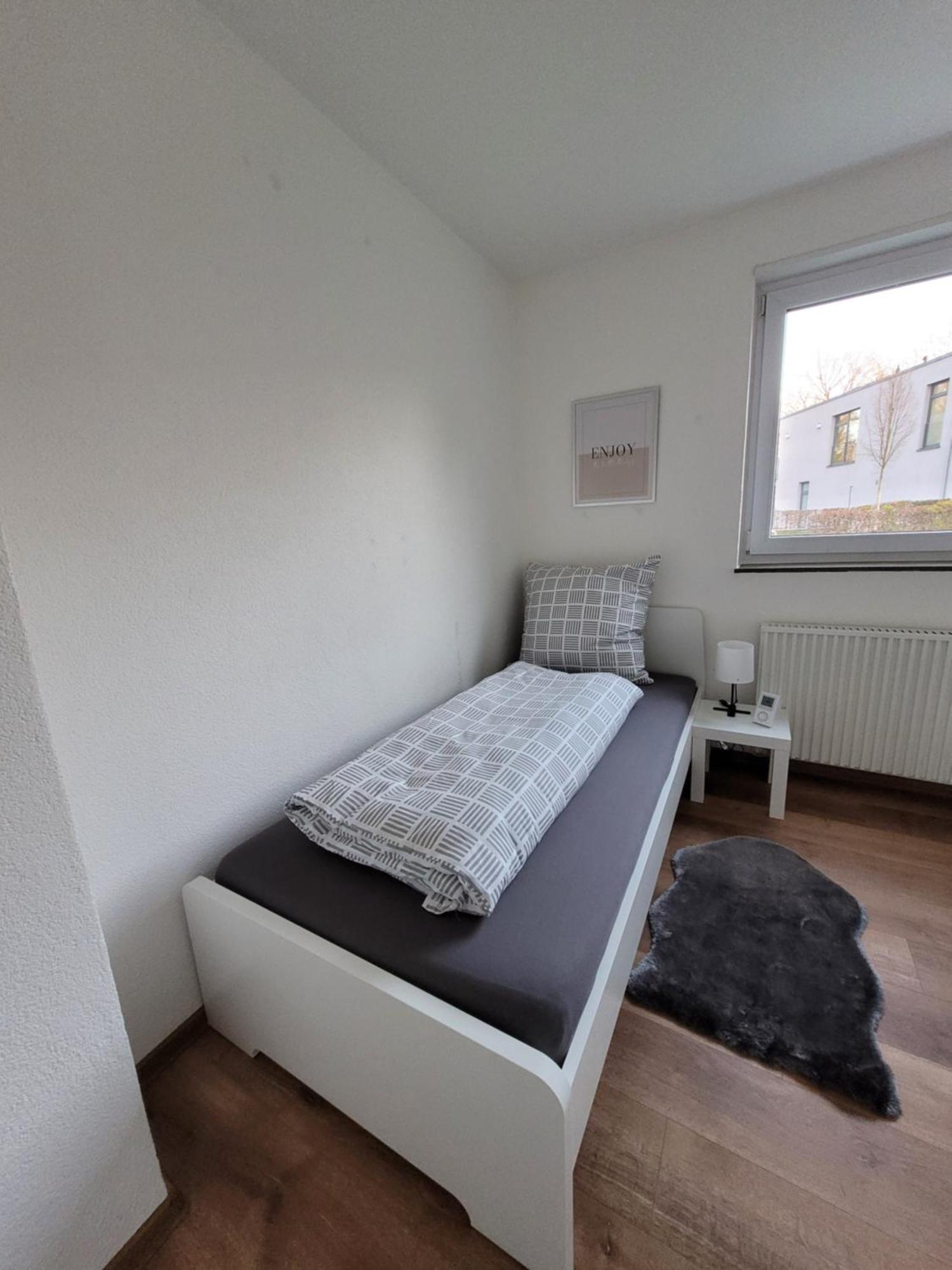 Living Flat, Eine Wohnung Mit Zwei Schlafzimmern Und Balkon Schorndorf  Eksteriør billede