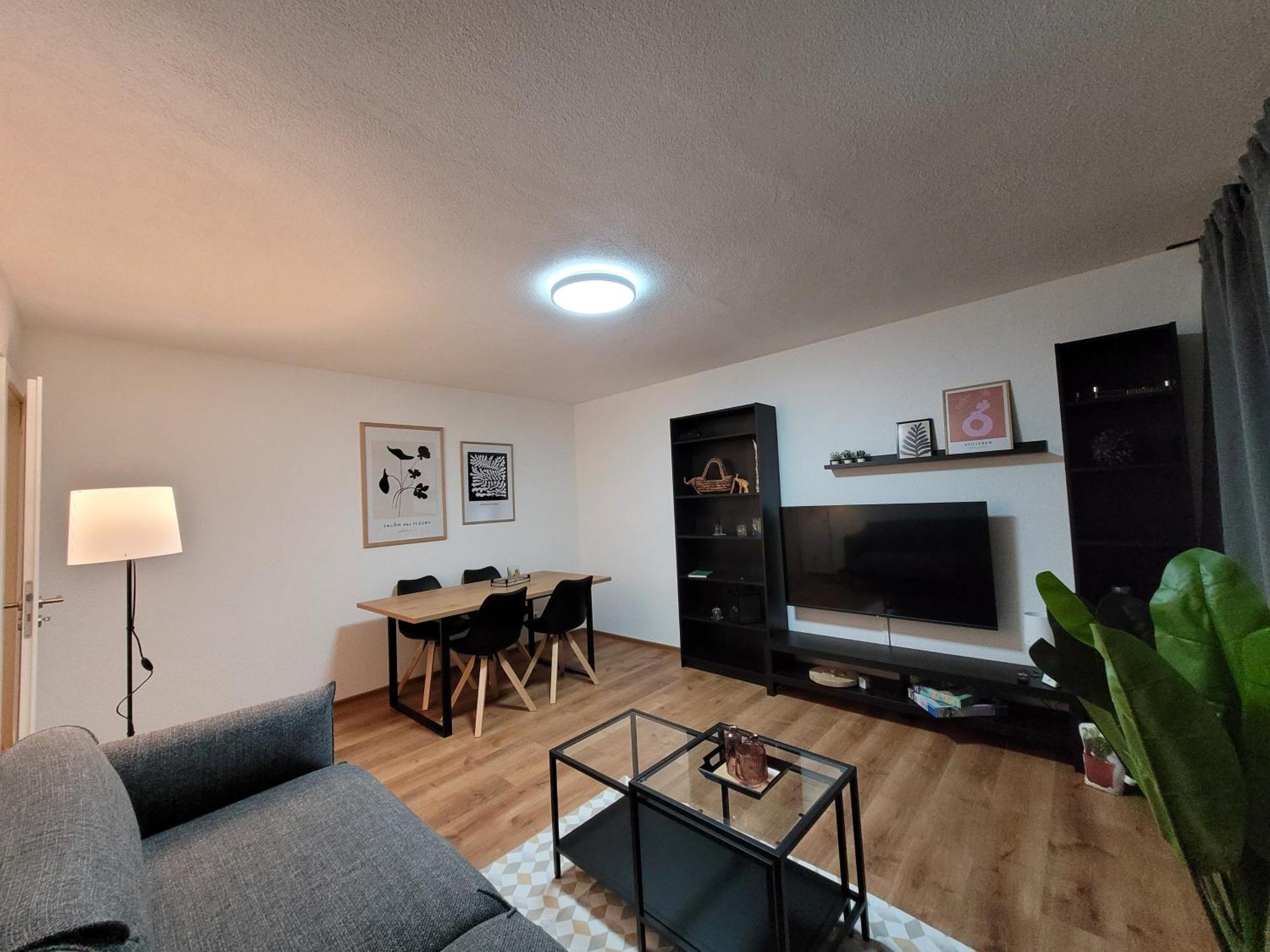 Living Flat, Eine Wohnung Mit Zwei Schlafzimmern Und Balkon Schorndorf  Eksteriør billede