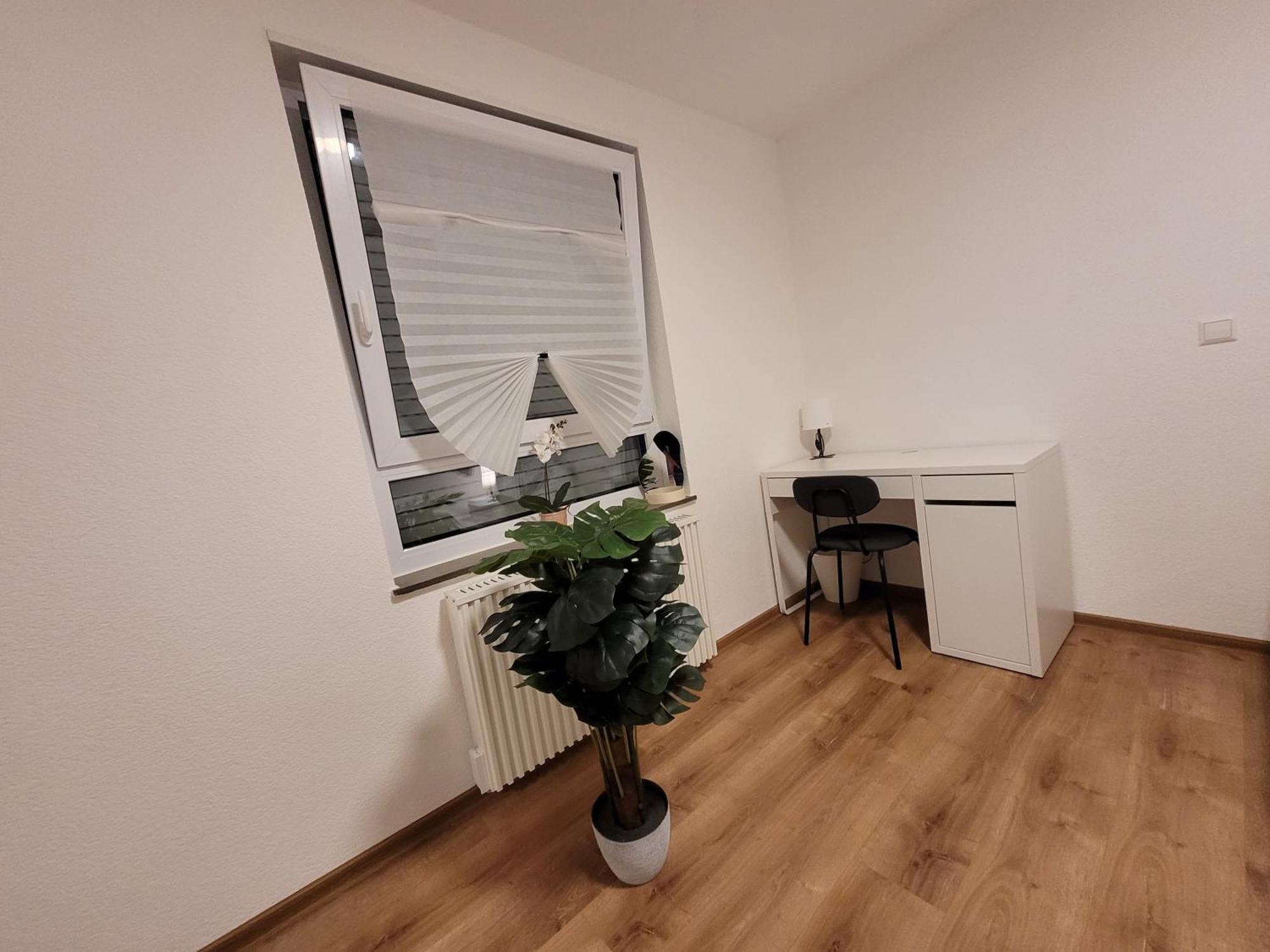 Living Flat, Eine Wohnung Mit Zwei Schlafzimmern Und Balkon Schorndorf  Eksteriør billede